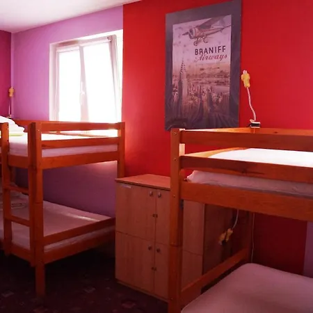 Old Town Hostel *